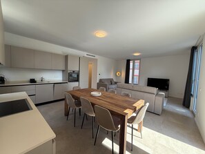 Executive Apartment, Garden View | Living area