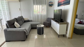 In-room safe, iron/ironing board, travel crib, free WiFi
