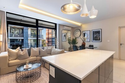 Spacious Green Point Escape