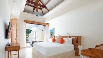 Brankas, meja kerja, ruang kerja ramah laptop, dan Wi-Fi gratis