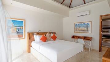 In-room safe, desk, laptop workspace, free WiFi