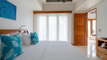 In-room safe, desk, laptop workspace, free WiFi