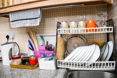 Comfort Apartment, City View | Private kitchen | Fridge, microwave, cookware/dishes/utensils