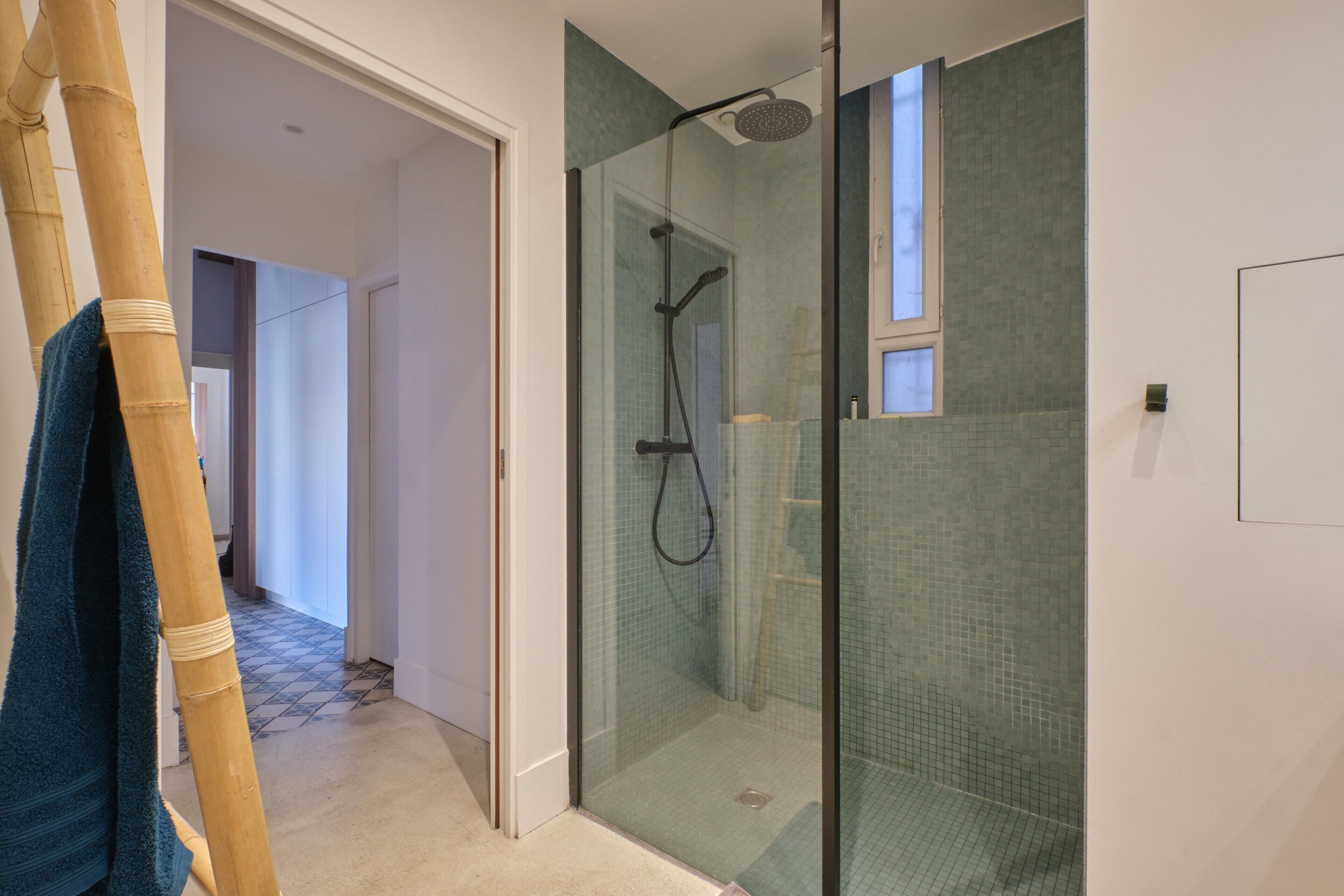 Douche, serviettes fournies