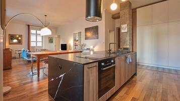 Fridge, microwave, oven, stovetop
