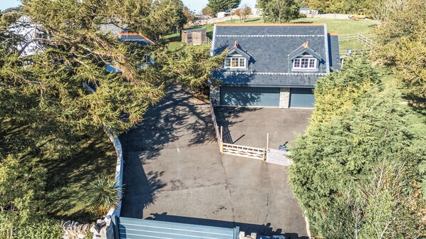 Cottage | Property grounds