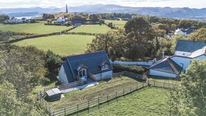 Cottage | Exterior - The Gatekeepers Cottage - Skerry Vore (Llandudno Junction)