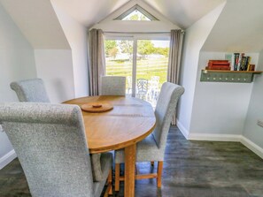 Cottage | Dining
