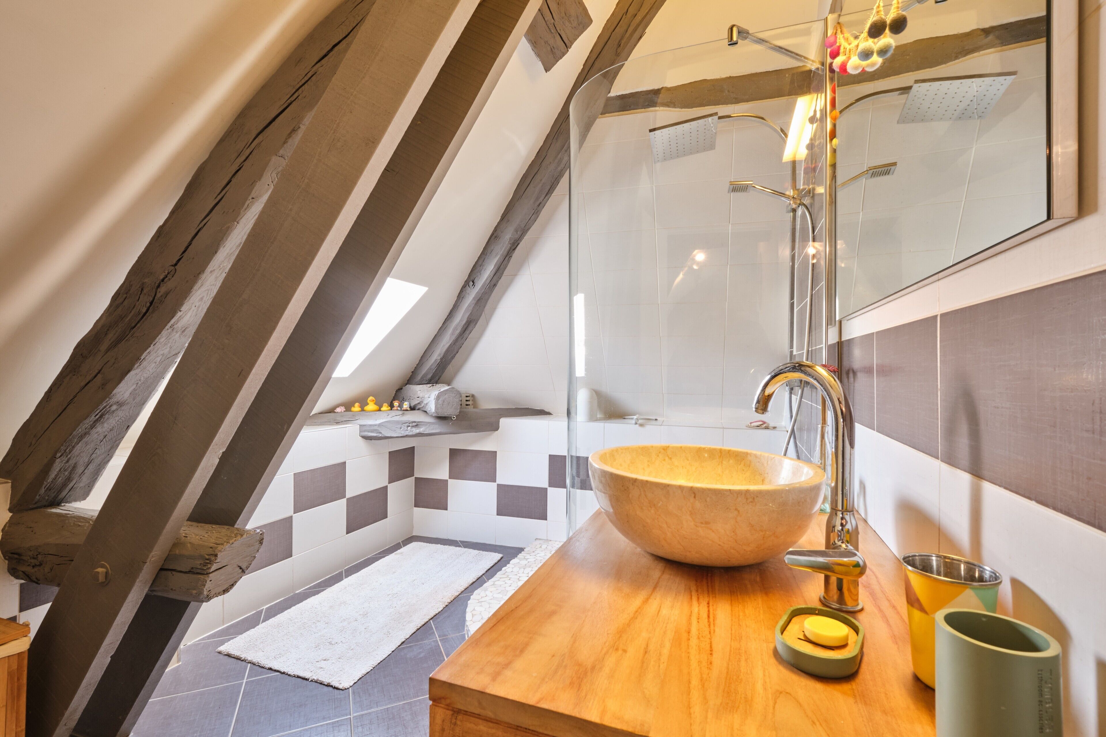 Douche, serviettes fournies