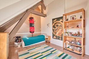 3 bedrooms, WiFi, bed sheets