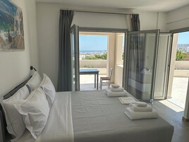 Habitación Confort doble, balcón, vistas al mar | Caja fuerte y wifi gratis