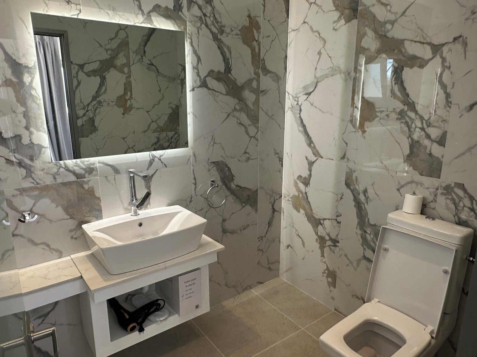 Photo - Lovely Hot-L