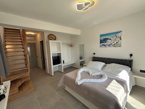 In-room safe, soundproofing, free WiFi - Lovely Hot-L (Santorini)