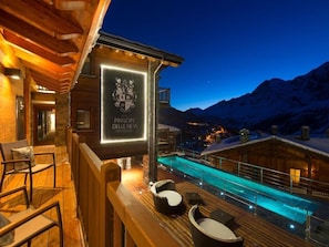 Indoor pool, outdoor pool