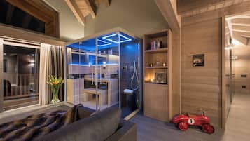 Exclusive Suite, Balcony, Mountain View | In-room safe, blackout drapes, soundproofing, free WiFi