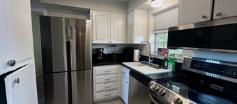 Cozy Coastal Getaway / Short walk to Intracoastal / Pool Access.