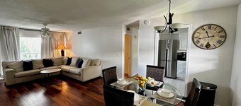 Cozy Coastal Getaway / Short walk to Intracoastal / Pool Access.