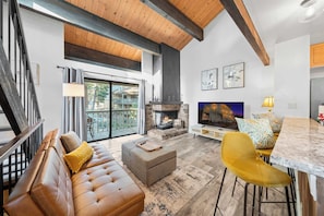 TV, fireplace
