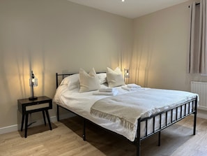 3 dormitorios, tabla de planchar con plancha, wifi gratis y ropa de cama