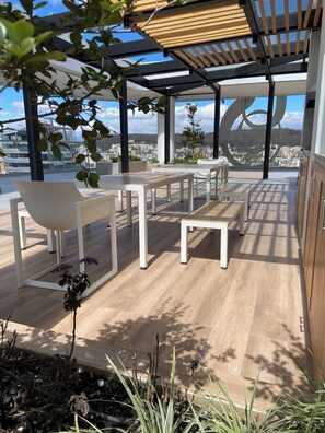 Apartment, 1 Bedroom, Balcony, City View | Outdoor dining - Beautiful Apt-balcony in La Carolina 70 Qled TV (Quito)