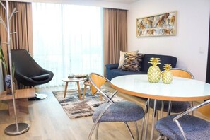 Dining - Whole house: serviced apartment in Medellin, Colombia (Medellín)