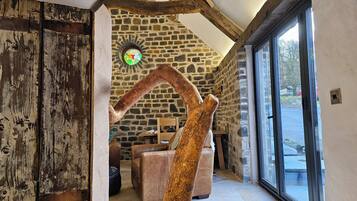 Romantic House | Living room