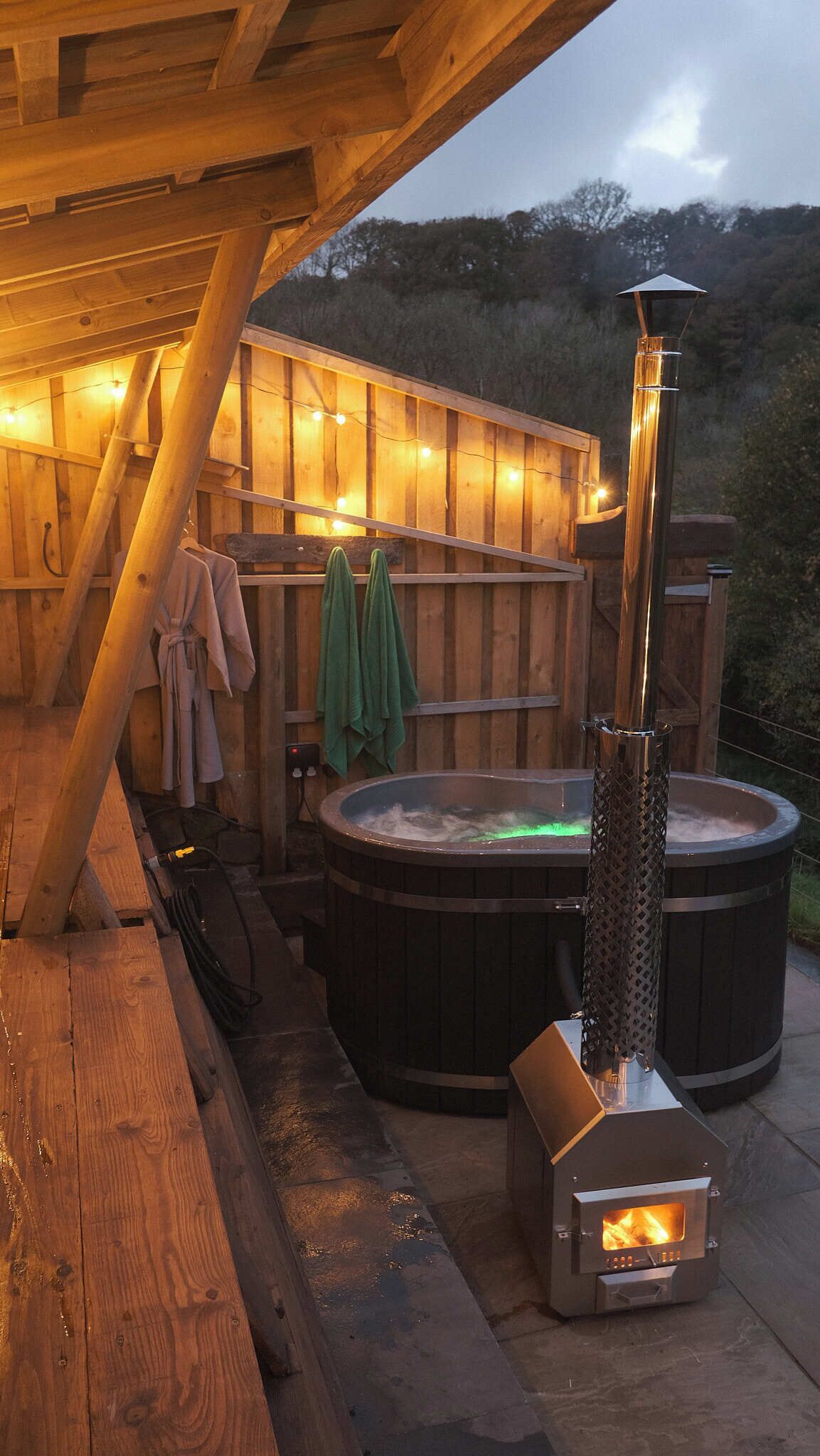 Bañera de hidromasaje al aire libre