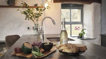 Casa romántica | Cocina privada | Cafetera de espresso y tetera eléctrica