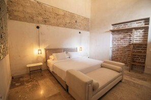 11 camere, una scrivania, ferro/asse da stiro, culla da viaggio