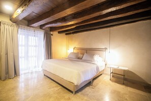 11 bedrooms, in-room safe, iron/ironing board, travel cot