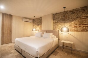 11 bedrooms, in-room safe, iron/ironing board, travel crib