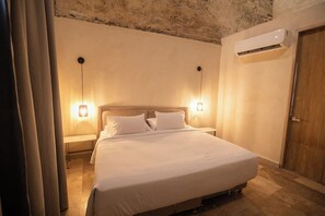 11 bedrooms, desk, iron/ironing board, travel cot