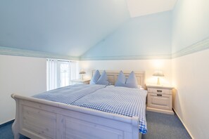 2 bedrooms, WiFi, bed sheets - Apartment 'Schwalbennest' with Shared Terrace, Wi-Fi and Air Conditioning (Wangerland)