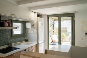 Geladeira, micro-ondas, fogão, cooktop