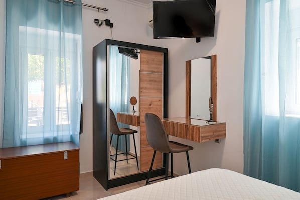 2 bedrooms, iron/ironing board, travel crib, free WiFi