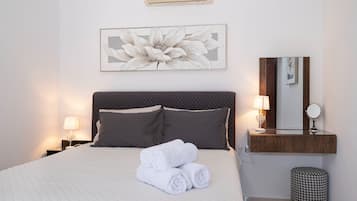 2 bedrooms, iron/ironing board, travel crib, free WiFi