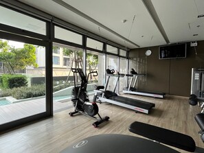 Fitness facility - Cozy 1-bedroom apartment in downtown, Bangkok,high speed wifi, 400m to sky train (Unknown)