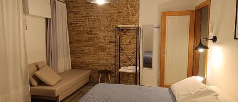 Deluxe Double Room | Desk, laptop workspace, WiFi (free)