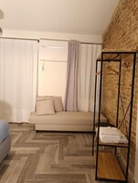 Deluxe Double Room | Living area