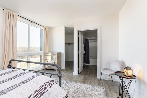 2 chambres, fer et planche à repasser, Wi-Fi, draps fournis