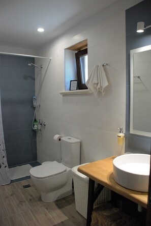 Shower, hair dryer, towels - Lavender Cottage, Lioriza Houses Zakynthos (Zakynthos)