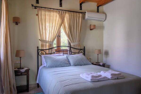 2 bedrooms, iron/ironing board, travel crib, free WiFi