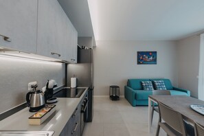 Private kitchen - Modern apartment with private pool a few steps from lake garda (Padenghe Sul Garda)