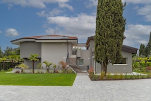 Exterior - Modern apartment with private pool a few steps from lake garda (Padenghe Sul Garda)