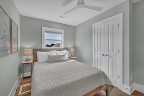 3 habitaciones, escritorio, tabla de planchar con plancha y wifi 