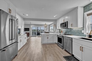 Fridge, microwave, oven, stovetop - The Wright View–Waterfront Escape w/ Dock | Views |Close to Dining and Shopping (Wrightsville Beach NC)