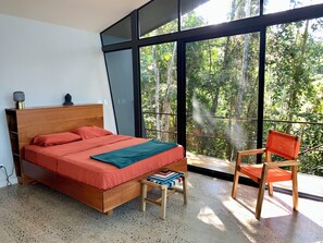 2 عدّة غرف نوم ومكتب وواي فاي مجانًا وملاءات أسرّة