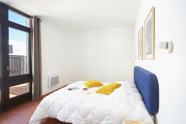 Nhà | 2 phòng ngủ, trang bị nội thất với thiết kế riêng biệt, bộ trải giường 