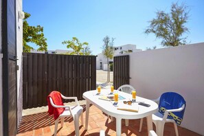House | Outdoor dining - Holiday Home in Residence Les Carrats (Leucate)