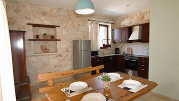 Fridge, microwave, oven, coffee/tea maker